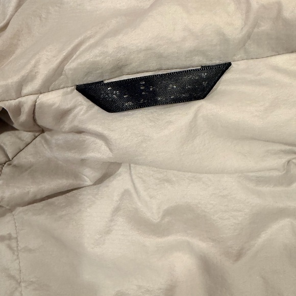 Arc'teryx Women's Light Gray Ski Jacket - Picture 6 of 10